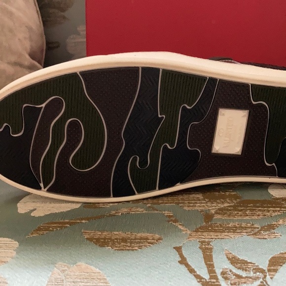 $895 Valentino Garavani Rockstud Sneaker 37.5 New - Picture 6 of 9